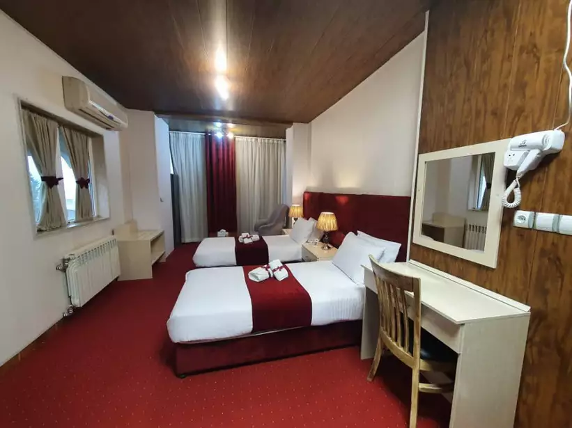 Alibaba https://cdn.alibaba.ir/ostorage/hotel-accommodation-images/6859559eac13a7ed0d84e015_سوئیت رویال 4 نفره منظره دریا (1).webp